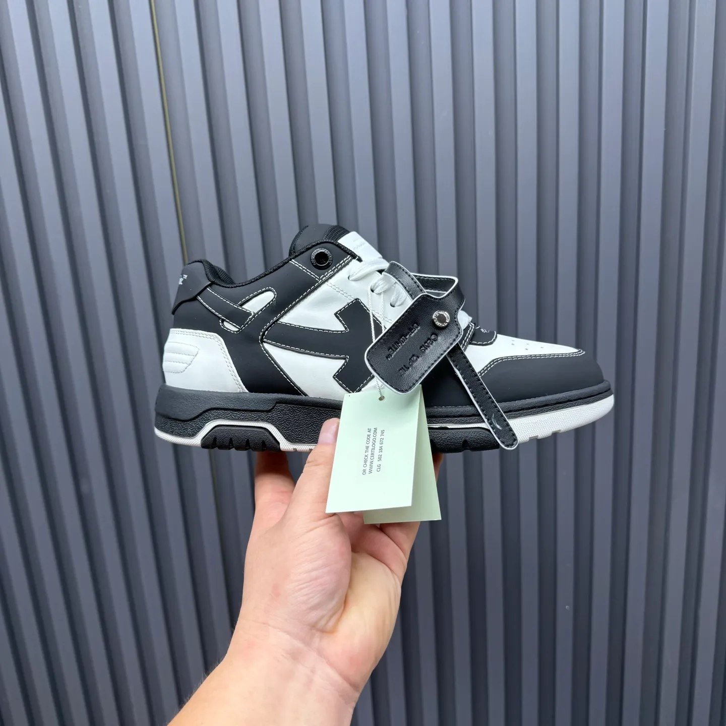 【off- white】P: 620💰Couple model👫, Size: 35-44 (Customized for men 38.45.46) High-quality version👊 "Out of office" series original molding, original lasting, production process 1:1 Original ➰OFF GRAY WHITE OW ➰ First-layer cowhide Imported skin-friendly and environmentally friendly polyester mesh Original molding high elastic and environmentally friendly molding pad Made with the original lasting process. The original molded rubber outsole (never yellows and deforms) has a super correct shape, bright color and strong three-dimensional effect👍. Packaging💯Full set of packaging synchronized with the official website (branded paper, certificate of quality, branded cloth bag)